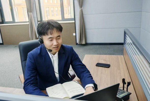 呂達：用聲音溫情守護，以服務增光添彩